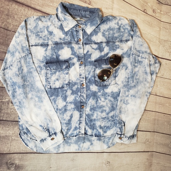 LOVE FIRE BLEACHED ROUND HEM JEAN TOP - Picture 7 of 8